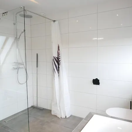 Buiten 130 Met Sauna Vila *