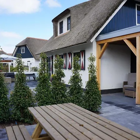 Buiten 130 Met Sauna Vila