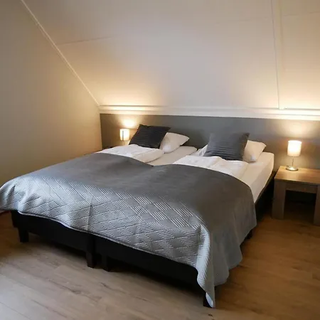 Buiten 130 Met Sauna Vila