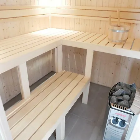 Buiten 130 Met Sauna Vila