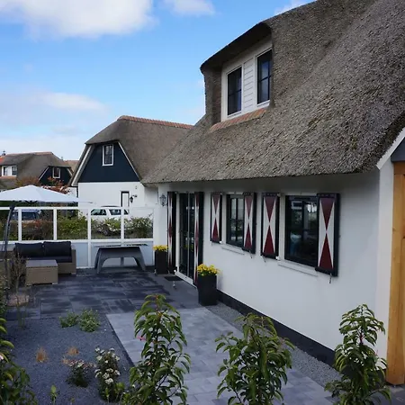 Buiten 130 Met Sauna Vila *